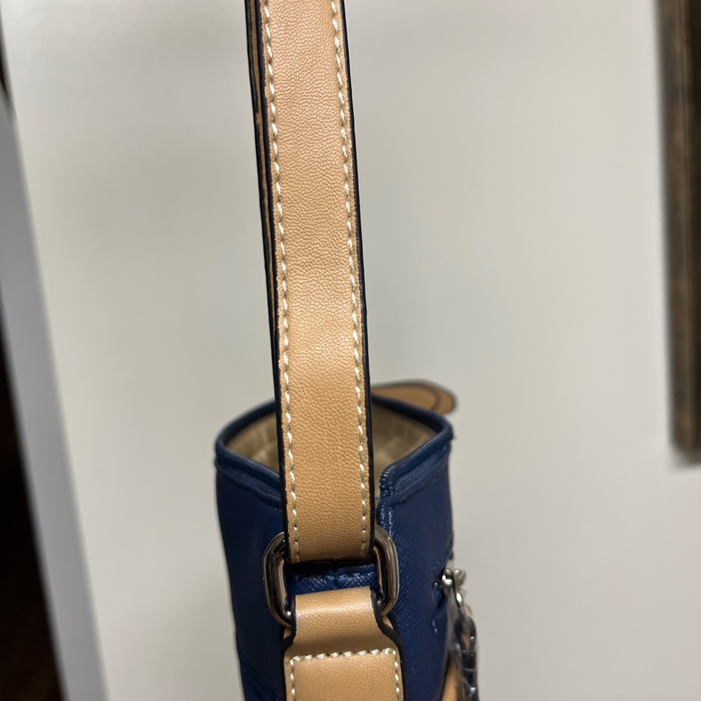 Giani Bernini Navy &Tan Crossbody Bag, EUC, man made material, clean, 9 x 8.5” - Picture 13 of 15